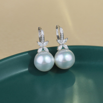 Small leaf Australian white earrings pendant Clover sea water pearl earrings pendant diamond Tiffney same 18K