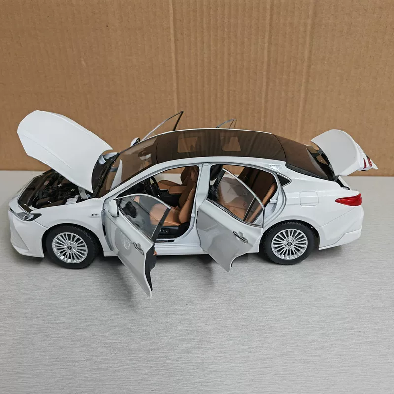 Toyota, модель автомобиля, масштаб 1:18