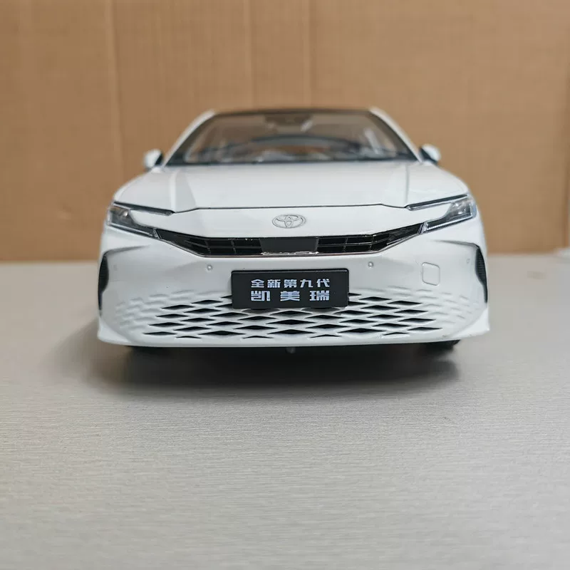Toyota, модель автомобиля, масштаб 1:18
