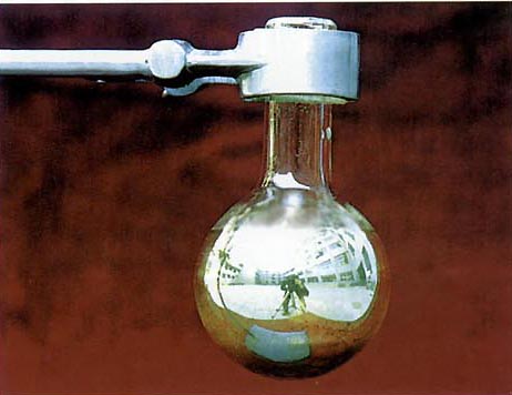 High-medium chemistry experimental demonstration of film glucose silver mirror reaction
