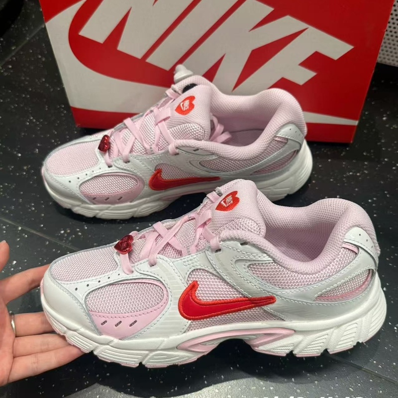 Nike V5 Rnr Big Kids' Comfortable Fit Cushioning Breathable Low-Top Running Shoes Iq0221-121 Nike V5 Rnr Big Kids' Comfortable Fit Cushioning Breathable Low-Top Running Shoes Iq0221-121