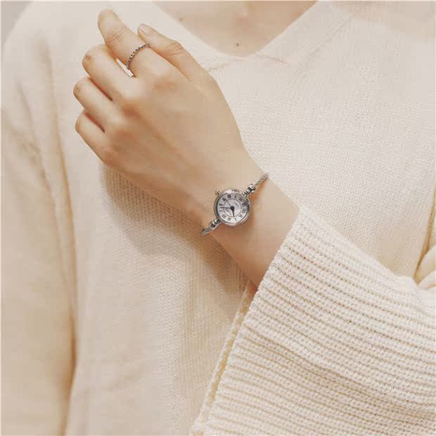 Vòng đeo tay cổ điển mở đồng hồ nữ sinh viên Hàn Quốc của xu hướng đơn giản ulzzang nhỏ thắt lưng phong cách retro - Vòng đeo tay Cuff vòng tay cartier