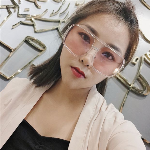 Net đỏ đường phố bắn kỳ nghỉ hộp kính râm siêu lửa 2018 nữ triều là gầy mặt lớn kính râm trong kinh bao ve mat khoi anh sang xanh essilor