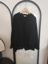 Non-refundable and non-exchangeable V-neck shirt for Korean orders