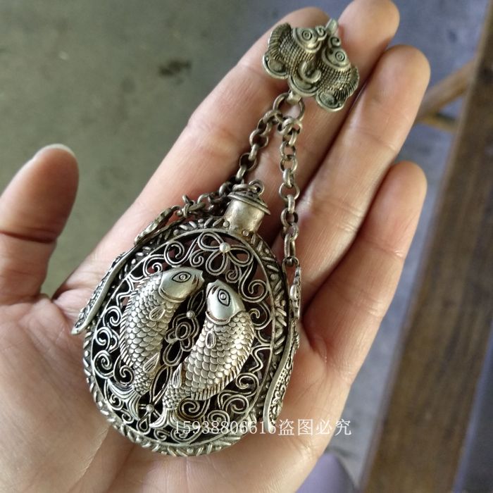 Ancient Playing Antique Miscellaneous Collection White Brass Hollowed-out double fish fragrant sack Miao silver Tibetan silver press flap lock old bronze ware old objects