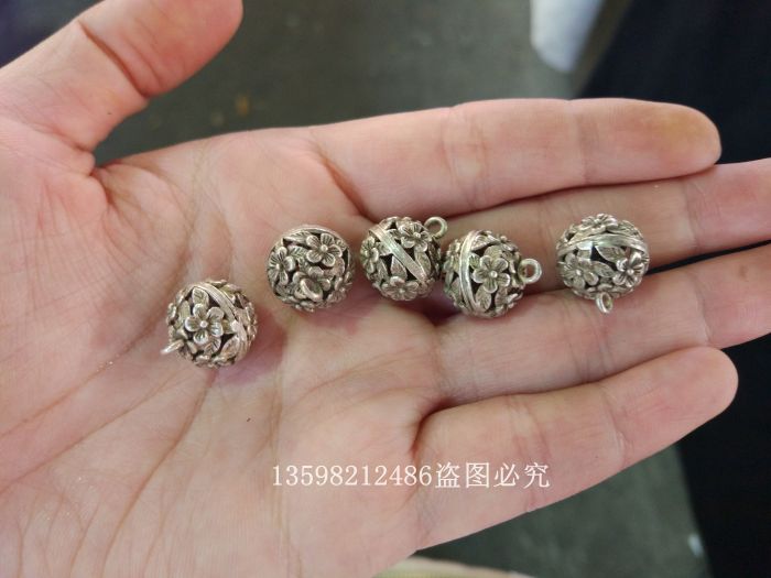 Ancient Game Ming imitates the old silver object white copper flower with rich hollow piece of small bronze coin