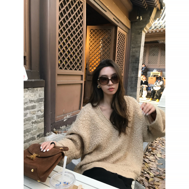 Gakee Official Camel V-Neck Wool Pullover Sweatshirt for Women, New Autumn and Winter Style, Lazy Style with a Velvet Feel Jacket Gakee Official Camel V-Neck Wool Pullover Sweatshirt for Women, New Autumn and Winter Style, Lazy Style with a Velvet Feel Jacket