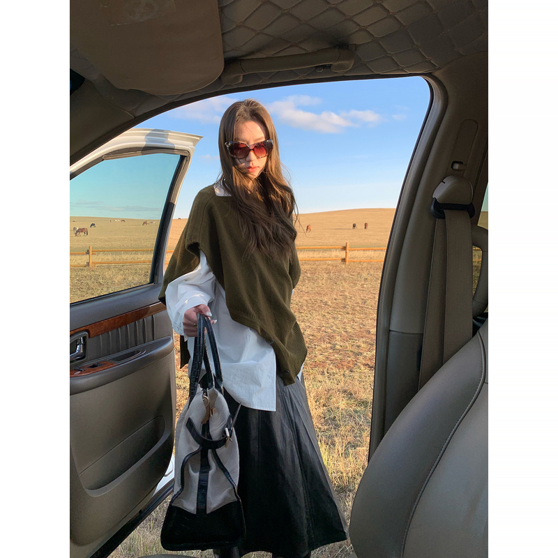 Gakee Official Wool Vest for Women, New Autumn Design, Stylish and Versatile for Commuting Gakee Official Wool Vest for Women, New Autumn Design, Stylish and Versatile for Commuting
