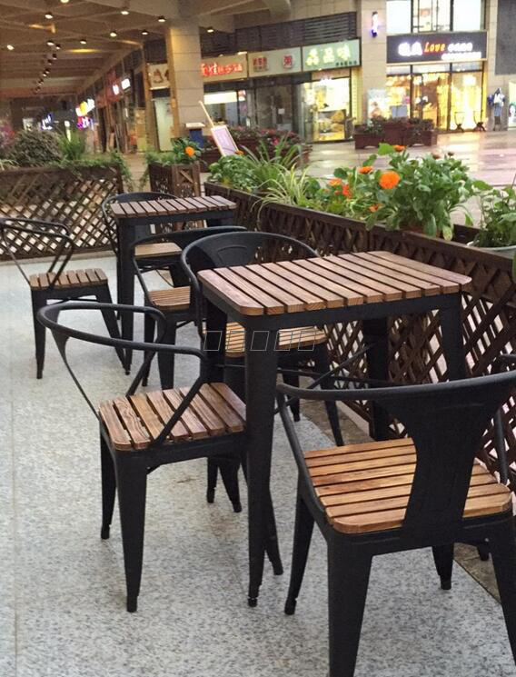 Starbucks cà phê cửa hàng kết hợp bàn ghế ngoài trời bộ 5 sân nhựa ban công đồ nội thất sân thượng ngày bàn ghế ngoài trời bàn gỗ ngoài trời