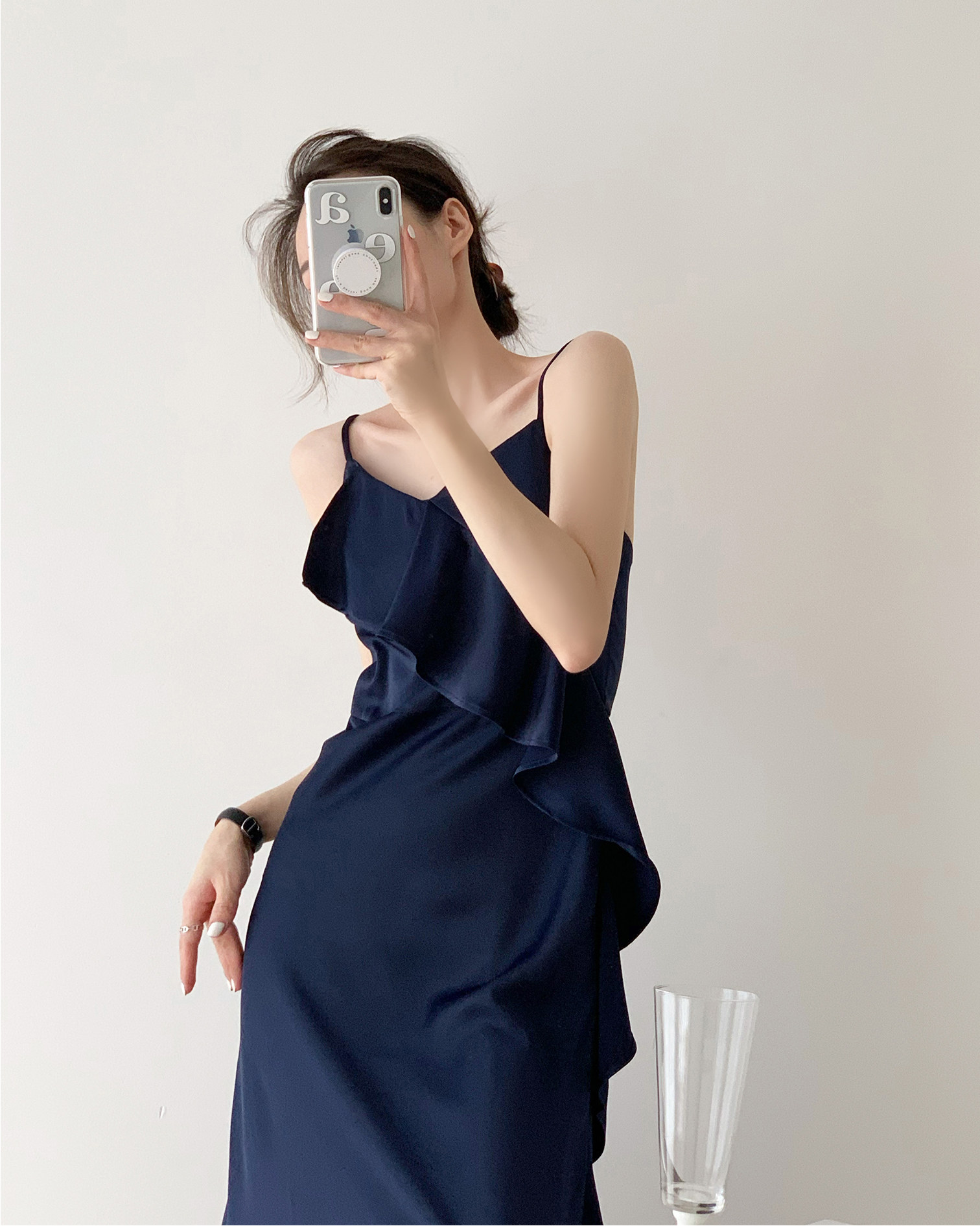 Midnight blue mid-length suspender skirt high-quality glossy oblique wave careful machine V-neck ruffled suspender dress