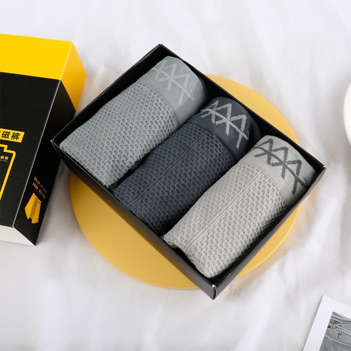 Men's Traceless Modal Panties Men's Ultra Thin Breathable Sport Personality Boxers Red Trend Boxers