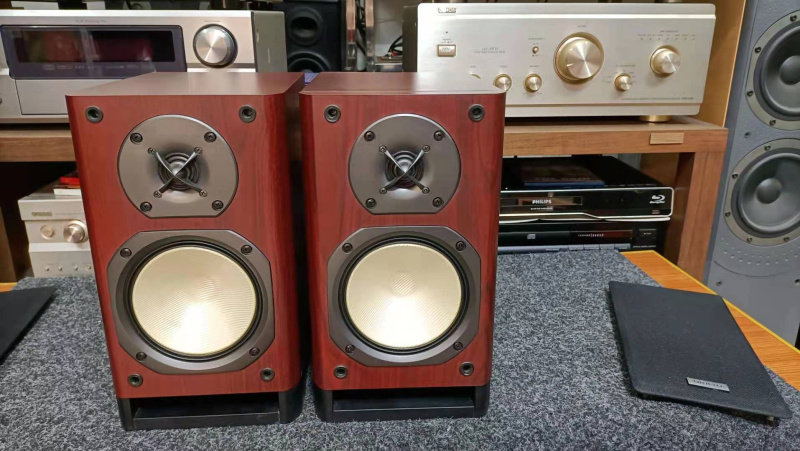 Used Original ONKYO ONKYO D-635 Bookshelf Speaker