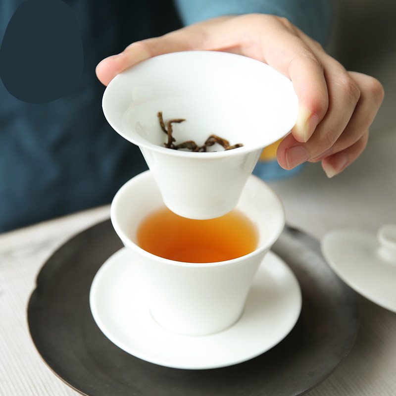 The Poly real boutique scene. Only three tureen jingdezhen ceramic tea mercifully kunfu tea cups with filtering tureen suits for