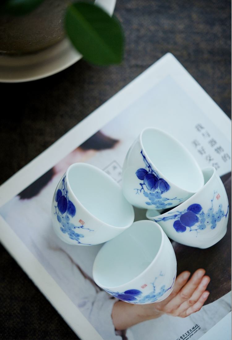 The Poly real scene blue - and - white hand - made kung fu tea set household contracted jingdezhen ceramic lid bowl cups of a complete set of