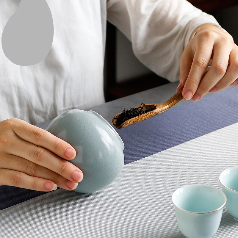 The Poly real boutique scene. Five gentleman 's suit kung fu tea tea accessories ChaZhen TSP ChaGa purple sand tea tin, s