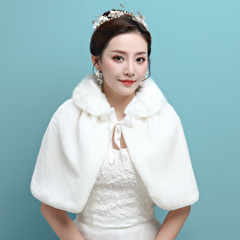 The bride's wedding dress takes a wool shawl outside the new autumn and winter new soft and warm small elegant fashion shawl outside the new autumn and winter new soft and warm small shawl outside the new autumn and winter new