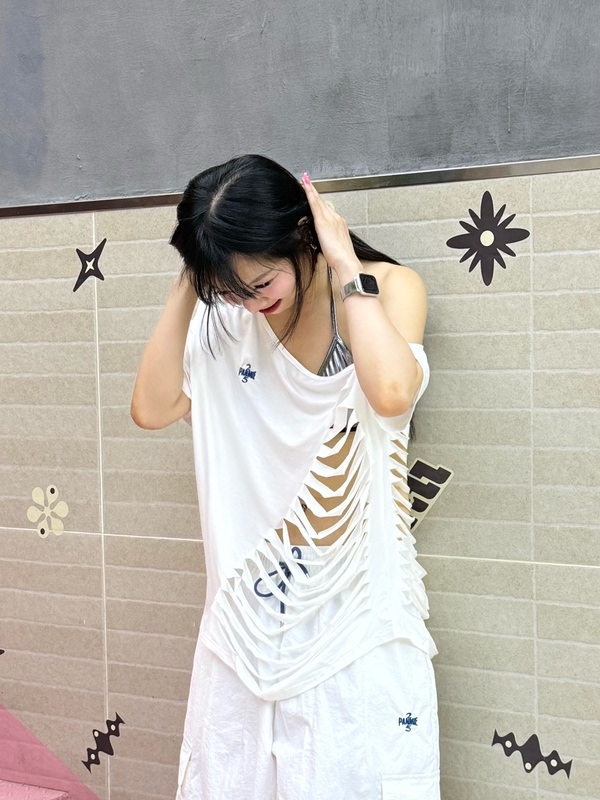 Panmie25 Original White Ripped Asymmetrical Shoulder Reversible Slimming Versatile Stylish Hot Girl Short Sleeve Panmie25 Original White Ripped Asymmetrical Shoulder Reversible Slimming Versatile Stylish Hot Girl Short Sleeve