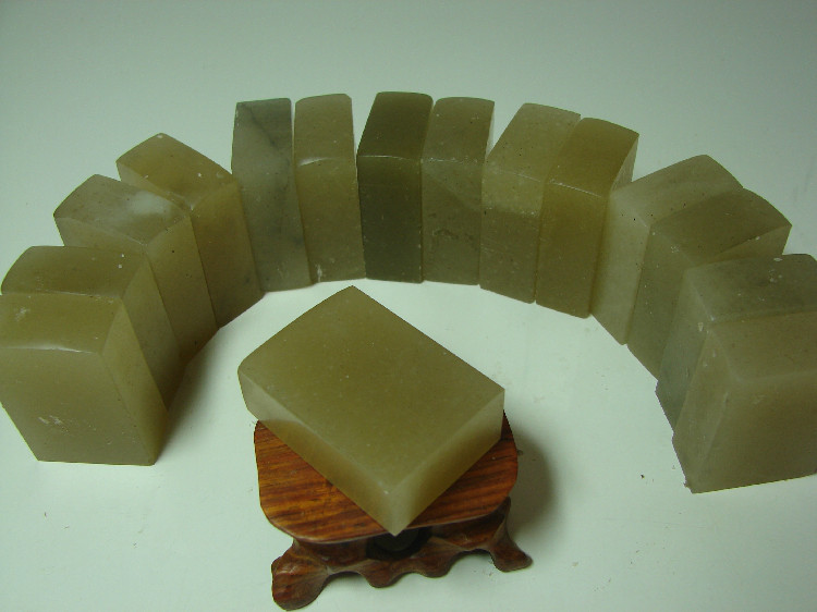 Liaoning Frozen Stone 1 5*3*4 Gold Stone Seal Carving Seal Stone Wholesale Practice Seal Qingtian Shishoushan Stone Boutique