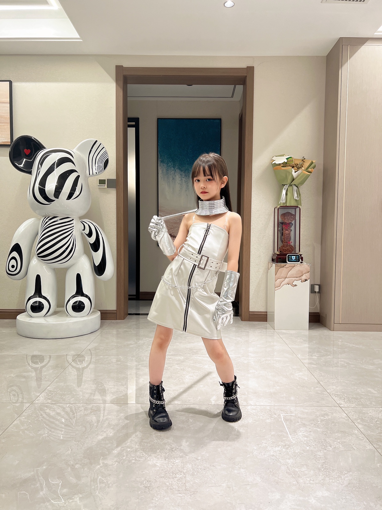 Silver Children Walk Show Future Tech Wind Models Card Plays Out of the Yuan Universe Creative Theme Costume Stage Race Tide-Taobao