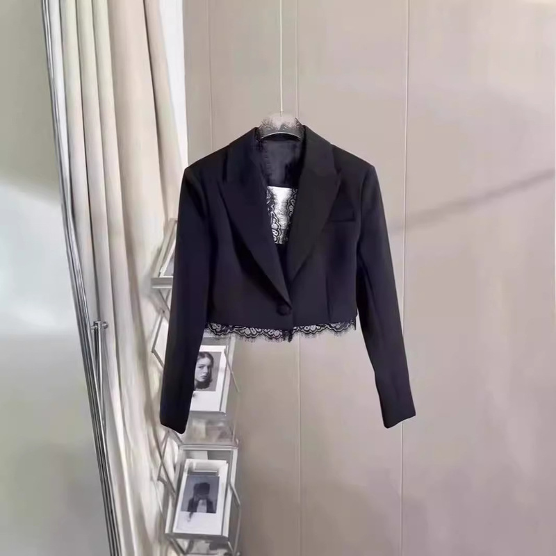Niche 2024 Spring and Autumn New Patchwork Short Padded Shoulder Blazer Elegant Style Lace Trim Suit Jacket for Women