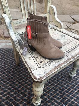 Vintage retro suede khaki camel ຫນາ heel ແຫຼມ toe Chelsea ເກີບສັ້ນເກີບ heel ເກີບສຸດຂາຍ