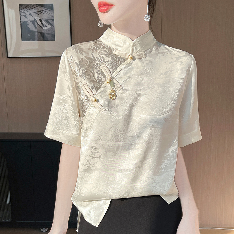 New Chinese-Style Retro National Style Embroidered Shirt for Women, Short-Sleeved Stand-Up Collar Blouse, High-End and Elegant Commuter Style Top for Summer