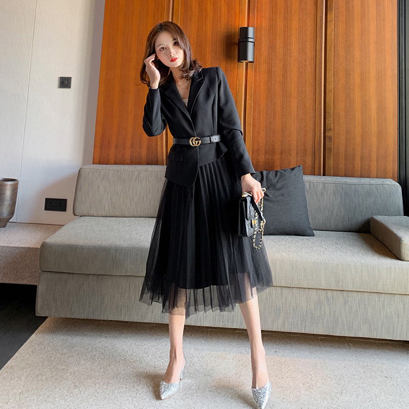 2021 new women's autumn dress temperament French niche fried street high design sense suit pleated dress suit