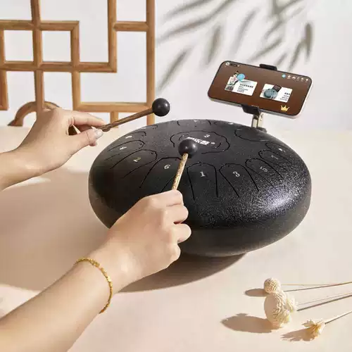 Просто нажмите, и вы будете там!Эфирный барабан — отличный инструмент для новичков. Интеллектуальное приложение для спарринга + полный набор аксессуаров. Эффектен в качестве подарка для личного использования.