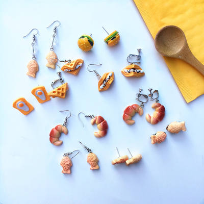 Creative and fun hamburger earrings, foodie earrings, original handcrafted food play earrings, funny Japanese-style girl ear clips and earrings
