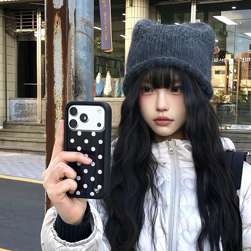 Upgraded Version of Wf Mobile Phone Case with Black/White Polka Dots, Suitable for Apple 17Promax Mobile Phone Case, iPhone 16/15/14/13/12 Hard Shell, Full Protection Against Falls, Same Style as European and American Trendy Brands