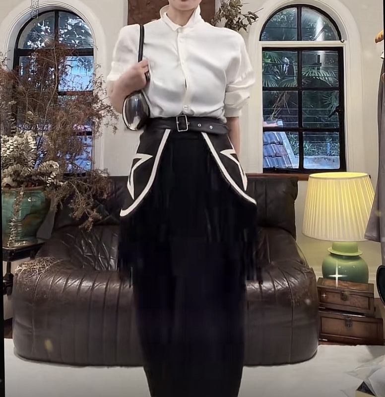 British-Style Oversized Shirt with Imported Fabric, Benchmark 1590. Loose and Relaxed Oversized Vest, a Perfect Matching Accessory