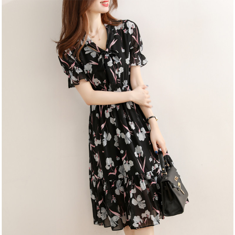 Gorgeous and irresistible ~ 2020 summer new style floral dress women's slim V-neck chiffon French bellflower long skirt