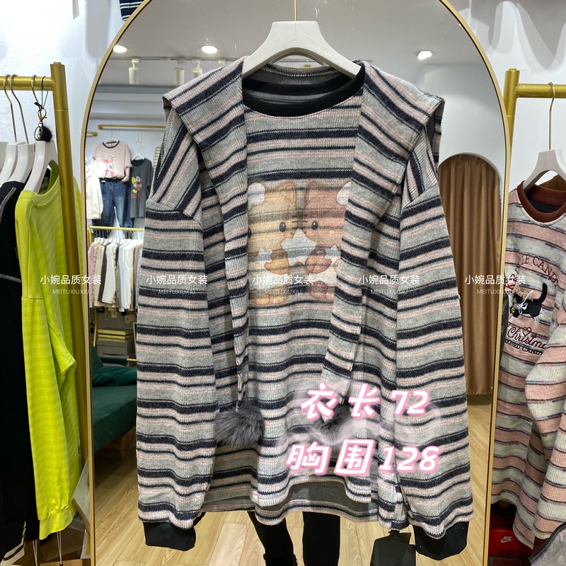 Pair It with Shark Pants, a Loose-Fitting Round-Neck Long-Sleeve Mid-Length Base Shirt, a Striped Shawl, and a Two-Piece Set of Fleece Sweatshirts for Autumn and Winter