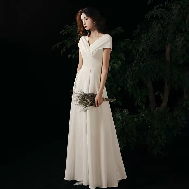 White Plus-Size Evening Dress for Women, High-End Choir Performance Attire, Host's French-Style Dress for Marriage Registration and Engagement