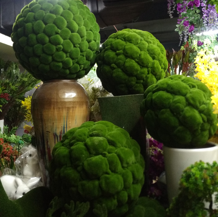 Imitation moss ball Flocked decorative ball Moss ball hair stone ball decoration arrangement green forest system props