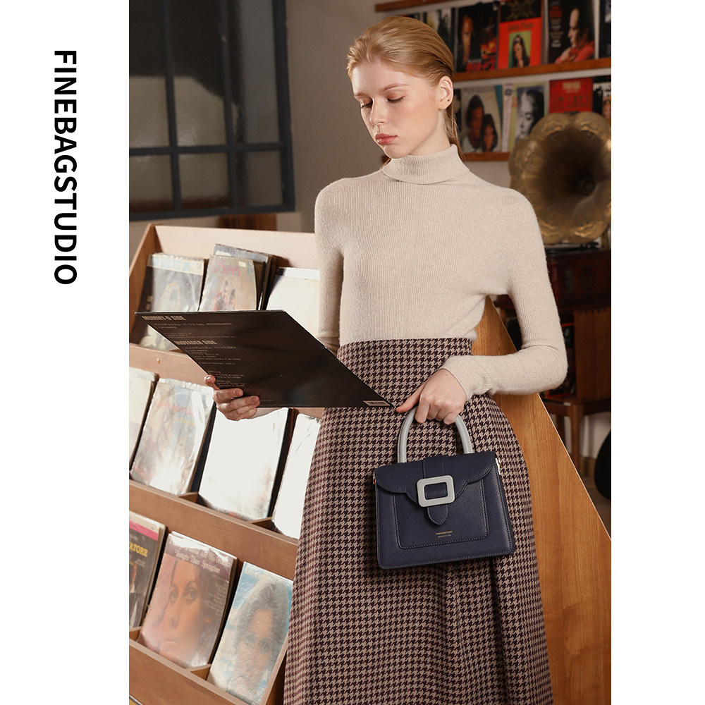 FINEBAGSTU Spring 2022 new hand skew satchel women's small crowddesigned commute 100 hitch fashion inrush