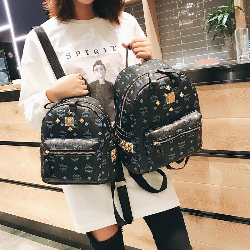 Rivet backpack Korean version of college style schoolbag 2021 new popular leather large-capacity leisure travel small backpack