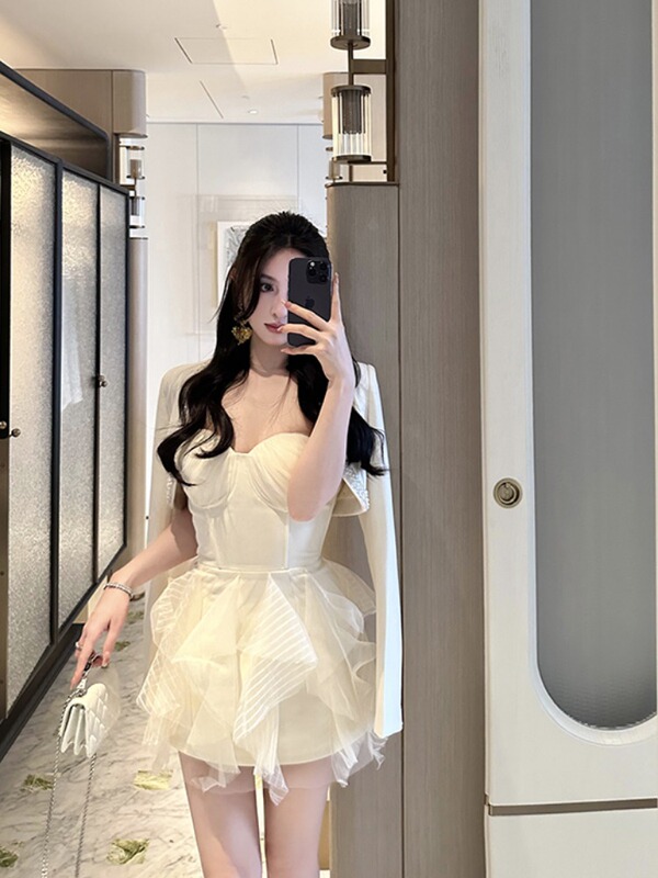 White Cocktail Dress with Mesh and Fishbone Design, Inspired by the Elegant Socialite Style of a Wealthy Young Lady, Featuring a White Swan Princess Tutu Skirt