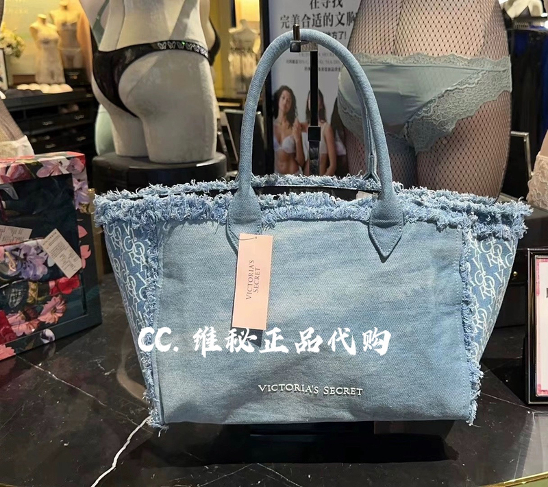 Victoria's Secret New Limited Edition Vs Letter Zipper Underwear Travel and Home Storage Bag Victoria's Secret New Limited Edition Vs Letter Zipper Underwear Travel and Home Storage Bag