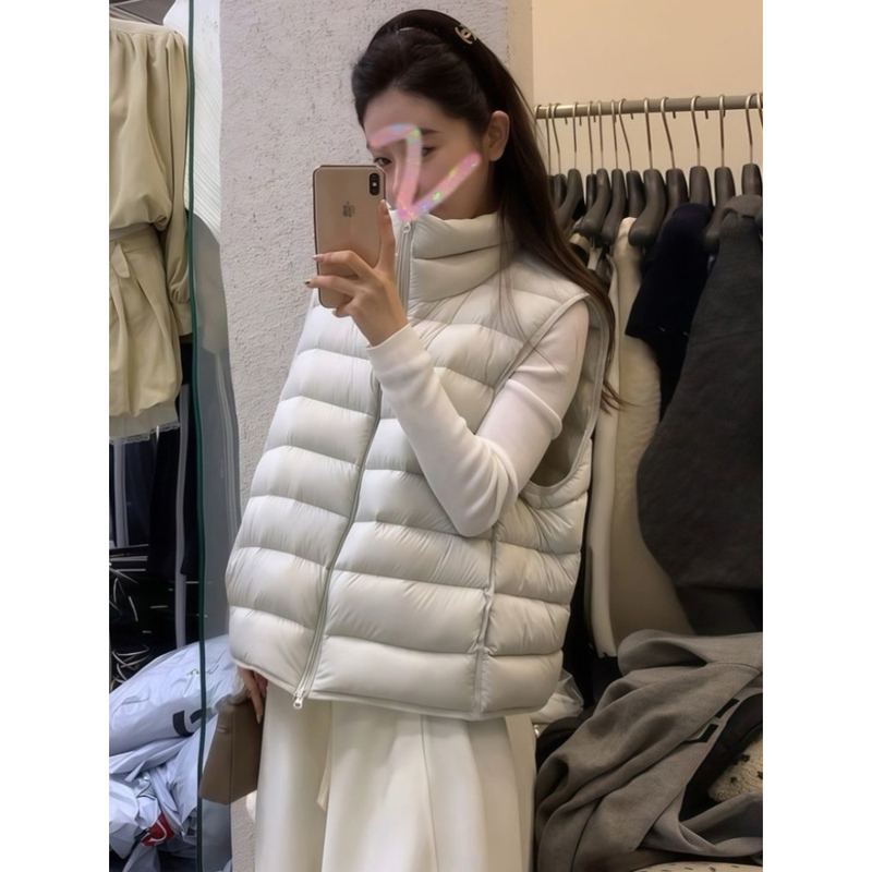 Forme - 90% down Content, Ribbed down Duck down Short Vest, Super Soft, Super Good Quality, White Duck down Short Vest Forme - 90% down Content, Ribbed down Duck down Short Vest, Super Soft, Super Good Quality, White Duck down Short Vest