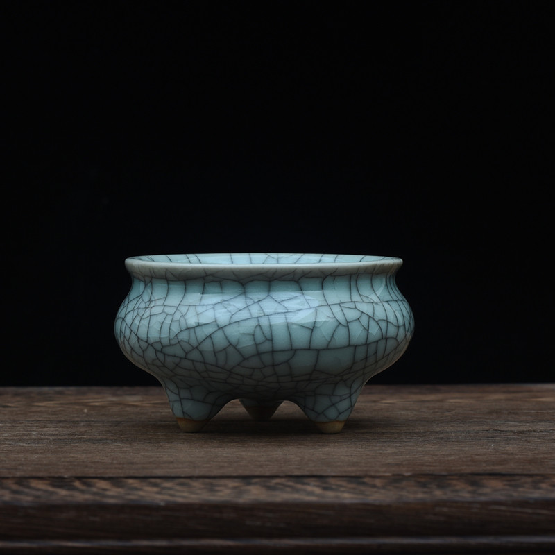 (Promotion) Pattern three-legged incense burner antique home worship incense burner Jingdezhen ceramic small incense burner small ornaments