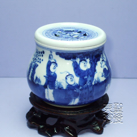 Ceramic small incense burner incense burner hand-painted Jingdezhen porcelain crafts gifts ornaments incense tools Buddha for retro decoration ornaments