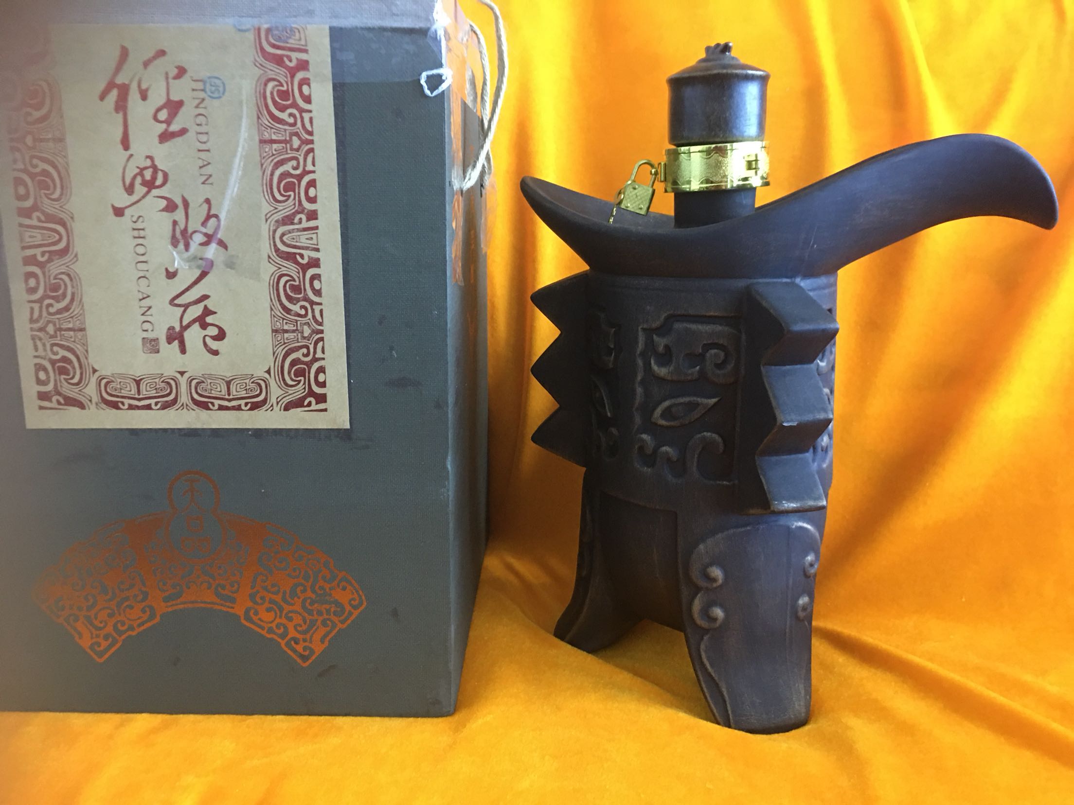 The ceramic bottle collection 9322 wine cabinet shows the new five kilograms of fine tape box bottle height 37