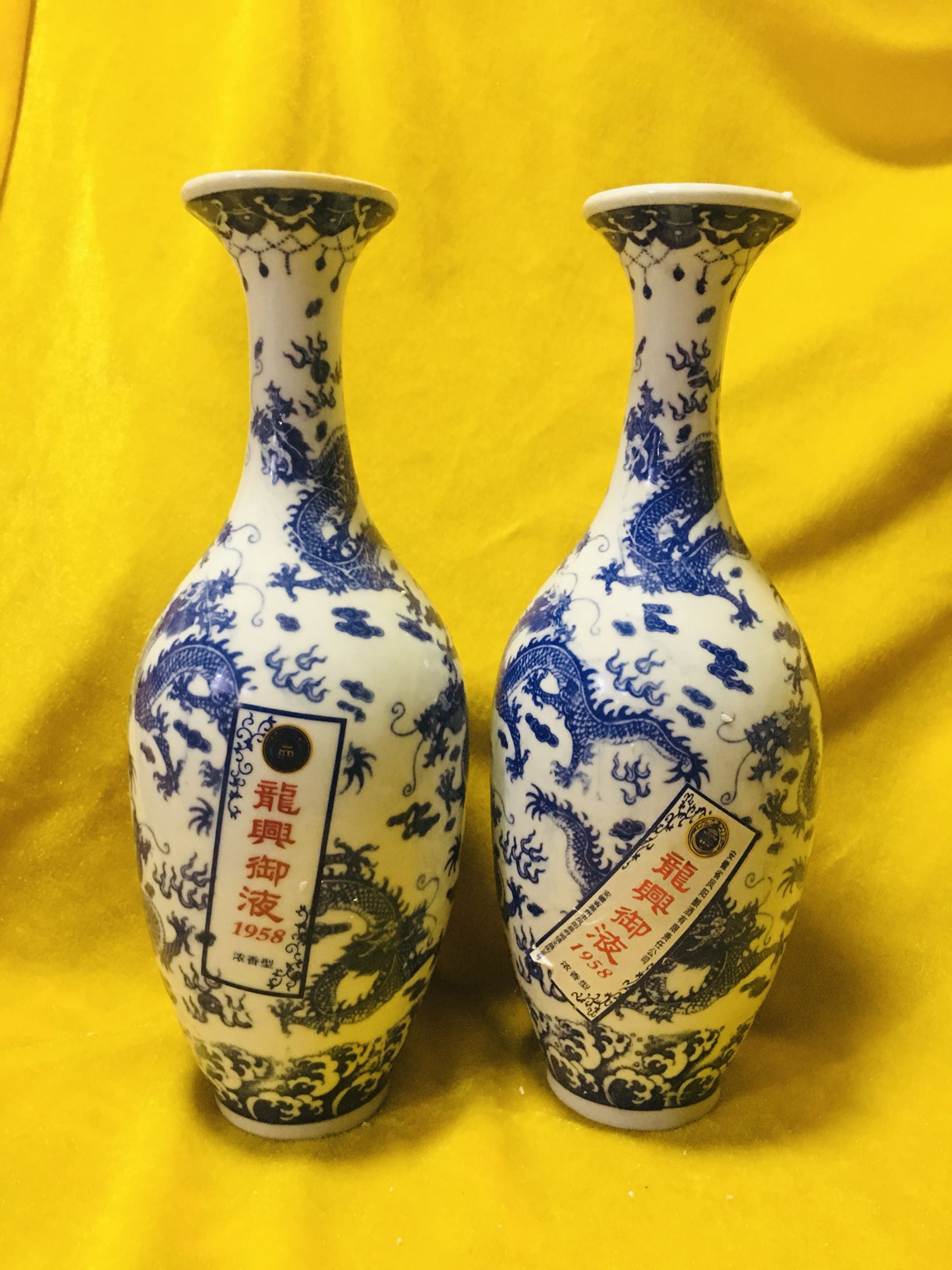 Ceramic bottle collection 9199 wine cabinet shows Bang Long exquisite perfect bottle one