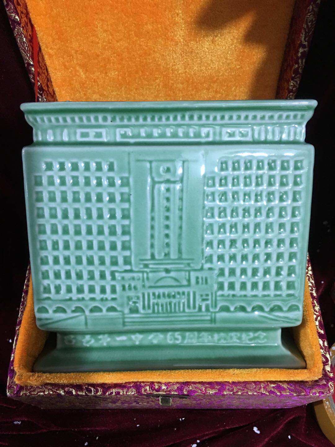 Ceramic bottle collection 8118 perfect Changyi 1 China 65th anniversary and moral science to use a memorial pen