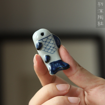 Chu Mo Pottery Society Blue and white hand-painted small fish chopstick holder Tea stand pen stand Tea pet decoration incense plug