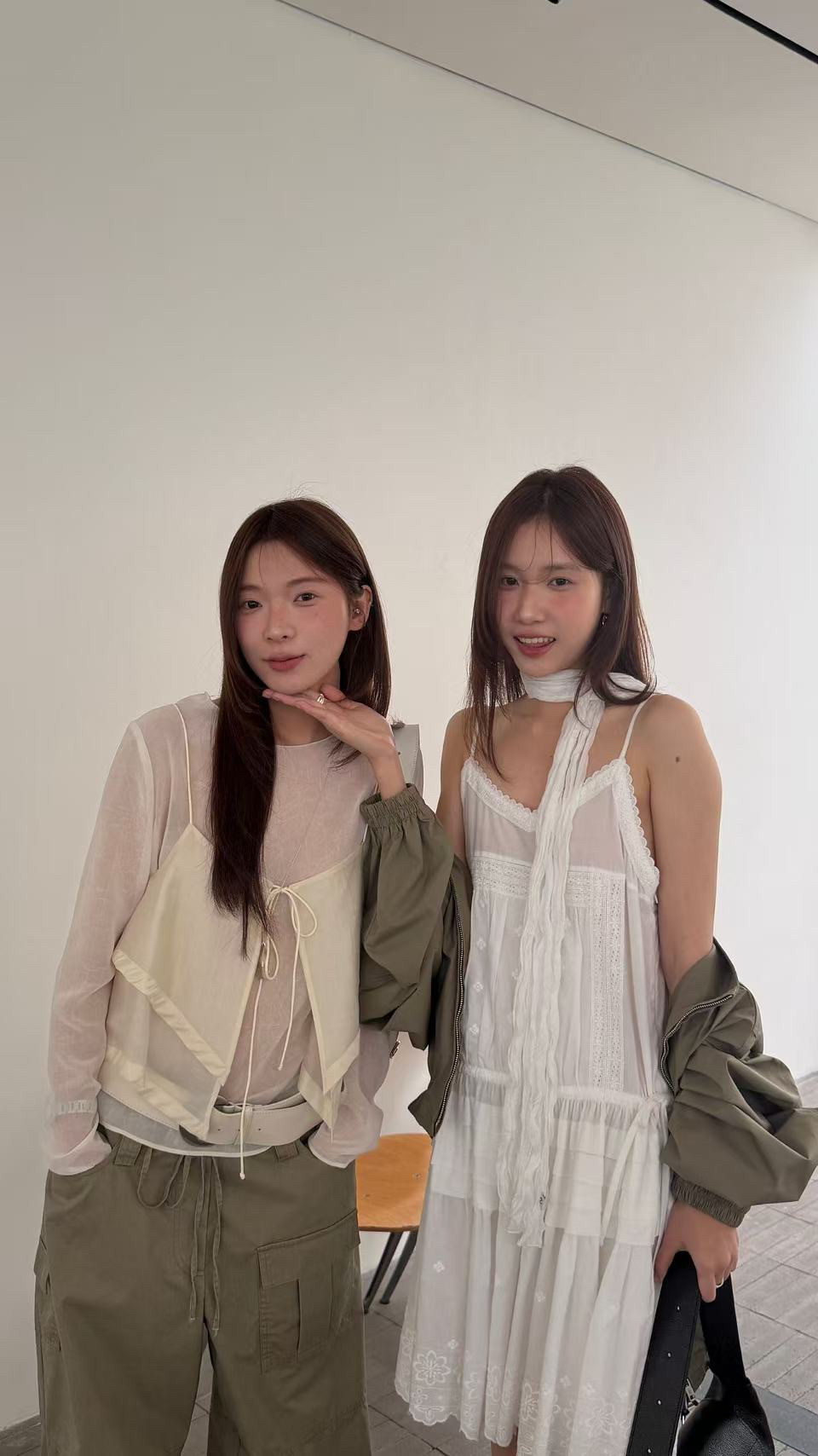 waitmore2026 весна-лето новая модель прозрачная блузка с длинными рукавами + двухслойный топ на бретелях комплект из двух предметов женский