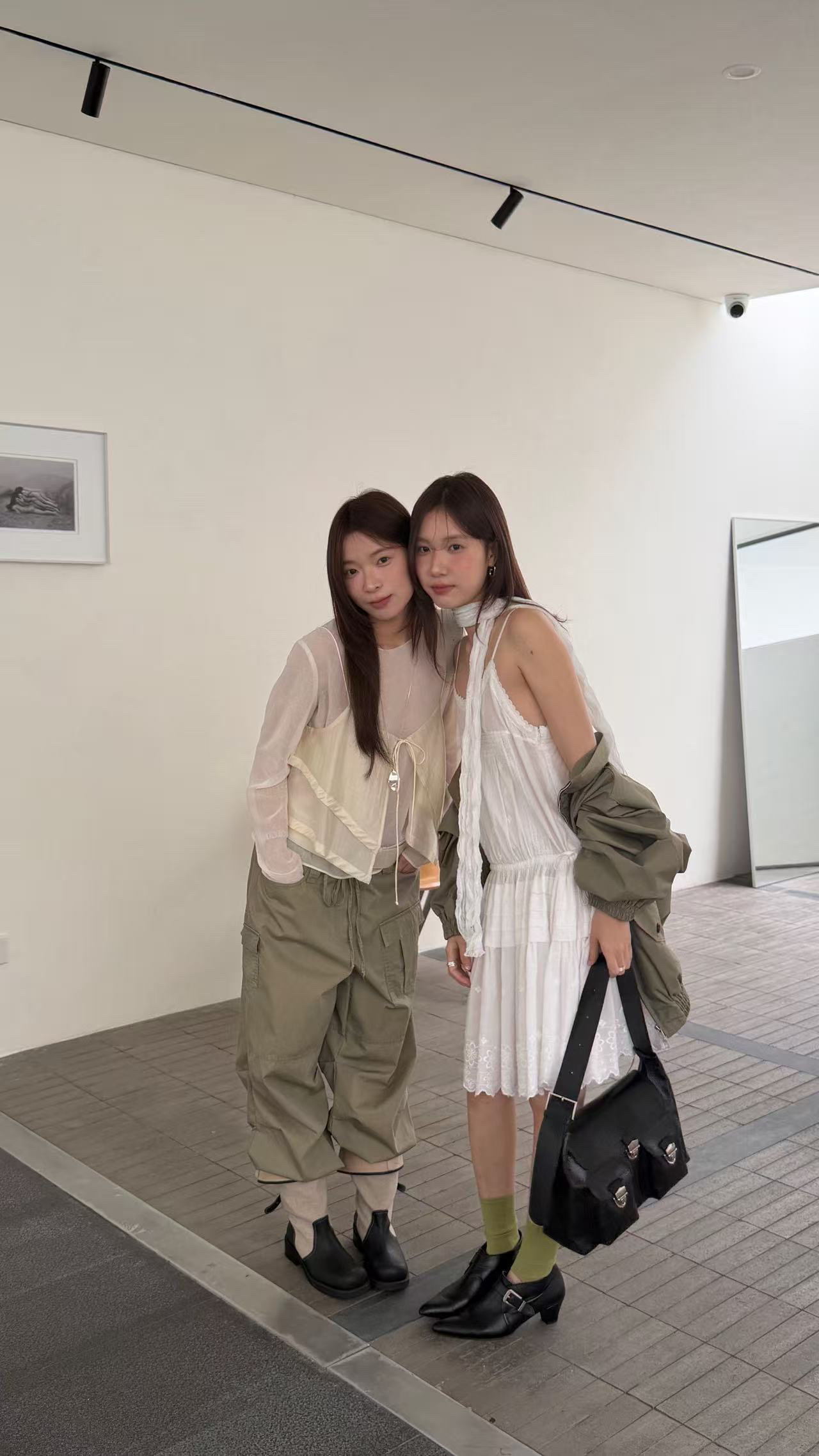 waitmore2026 весна-лето новая модель прозрачная блузка с длинными рукавами + двухслойный топ на бретелях комплект из двух предметов женский