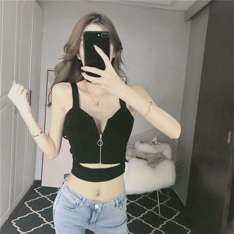 Summer new sexy V-neck short navel bottoming shirt with a camisole inside and a chic top on the outside, women's fashion trend
