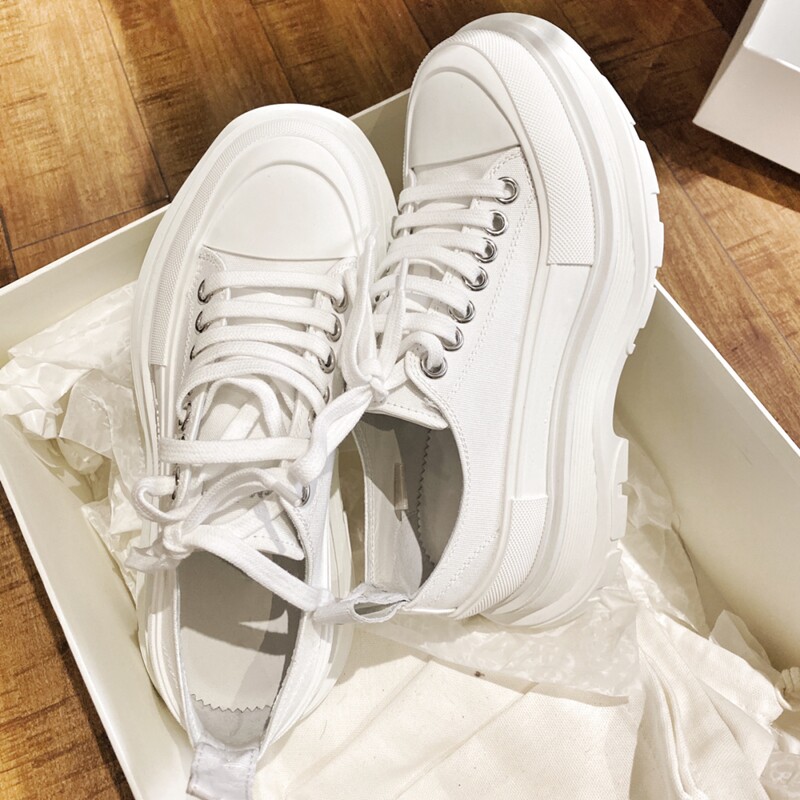 Leather with source label has a dream as a horse